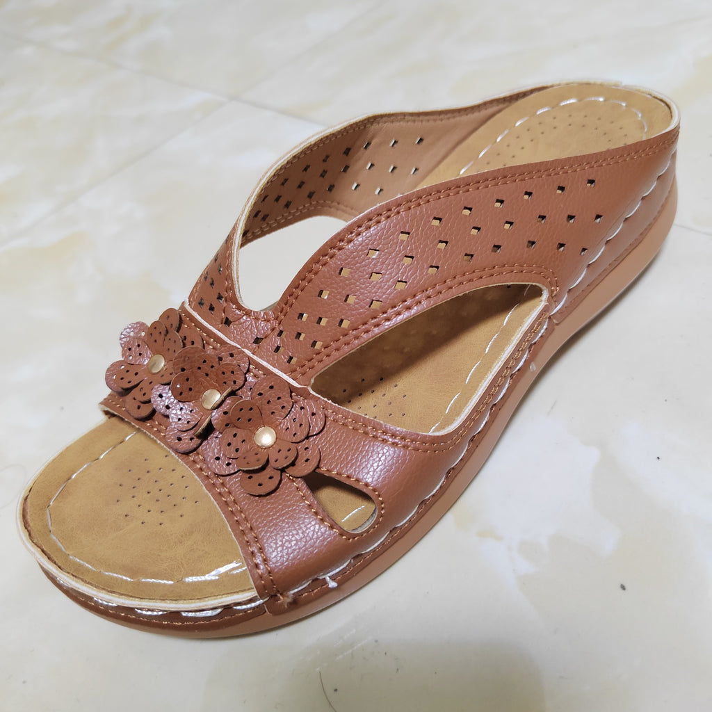 Foreign Trade Large Size Slippers for Women 2024 Summer New European and American Wedge Heel Thick Bottom Hollow Rivet Flower Slippers Wholesale