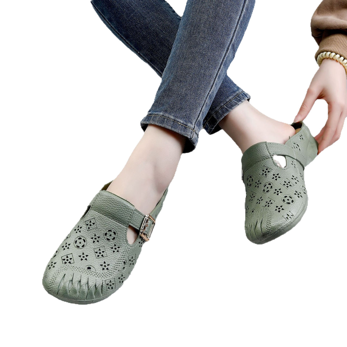 New Half-Pack Slip-On Sandals for Women, Middle-Aged and Elderly, Lazy Soft-Soled Hollow Sandals, Non-Slip and Waterproof Indoor Sandals