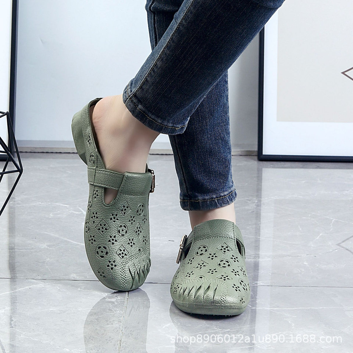 New Half-Pack Slip-On Sandals for Women, Middle-Aged and Elderly, Lazy Soft-Soled Hollow Sandals, Non-Slip and Waterproof Indoor Sandals